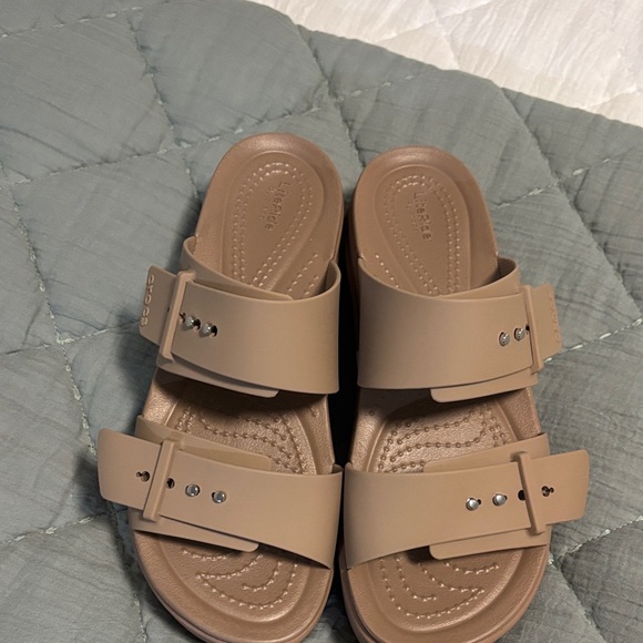 CROCS Women's Brooklyn Buckle Size 6 - Picture 2 of 4